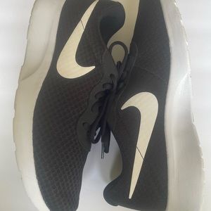 Women’s Nike Sneaker